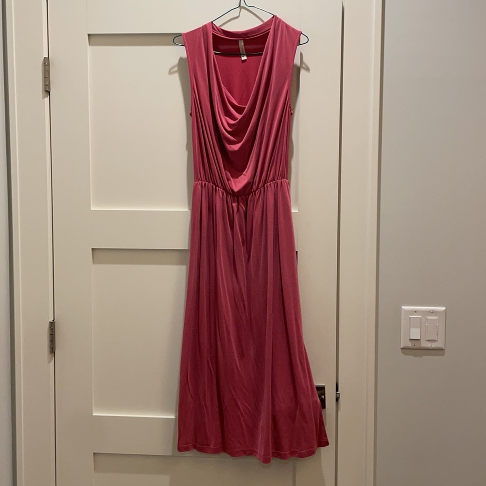 Gilli (made in USA) rouge/rose colored sleeveless midi jersey dress